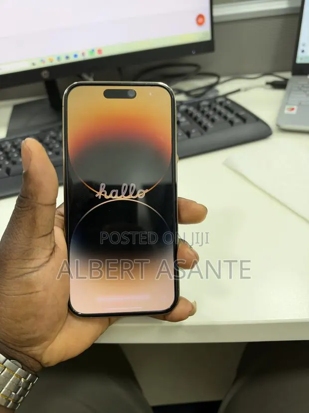 Apple iPhone 14 Pro 128 GB Gold · Photo 1
