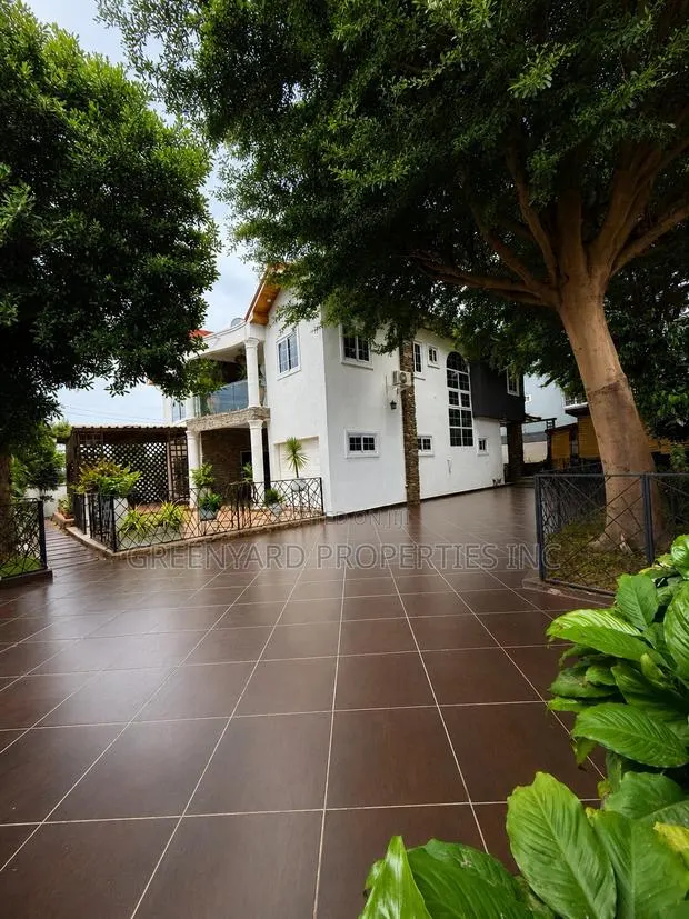 Furnished 5bdrm House in 🇺🇸 House $550K, East Legon for sale · Photo 1