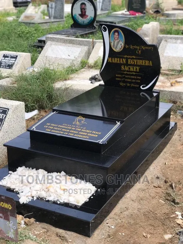 Granite Tombstone With White Stone · Photo 1