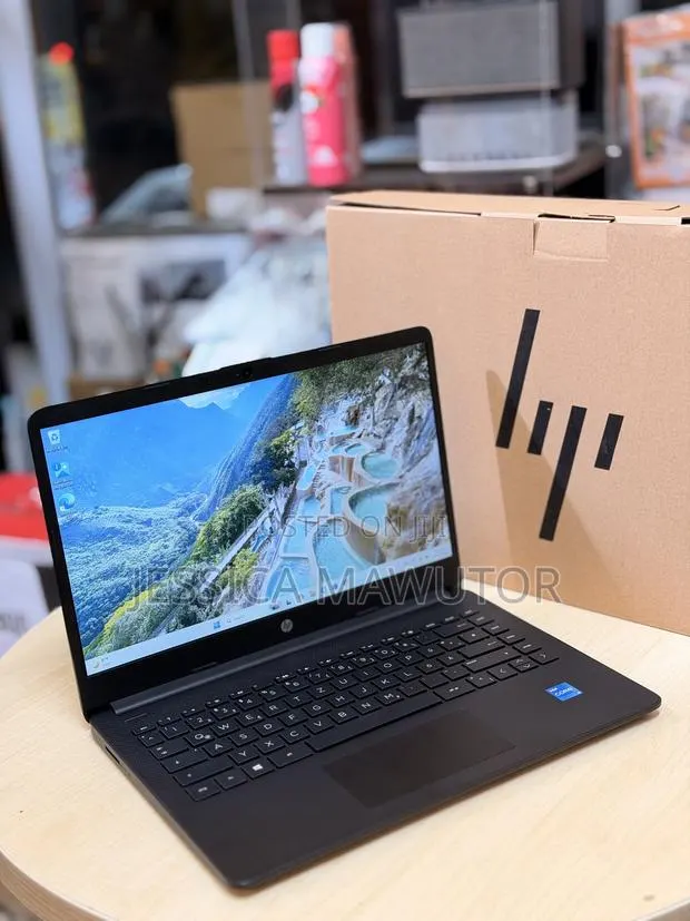 New Laptop HP 14S 8GB Intel Core i3 SSD 256GB · Photo 1