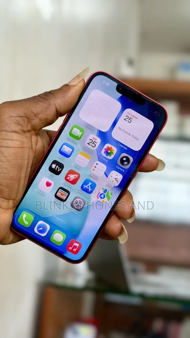 Apple iPhone 13 128 GB Red · Photo 1