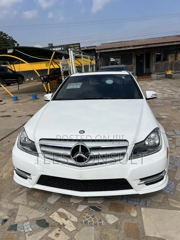Mercedes-Benz C250 2013 White · Photo 1