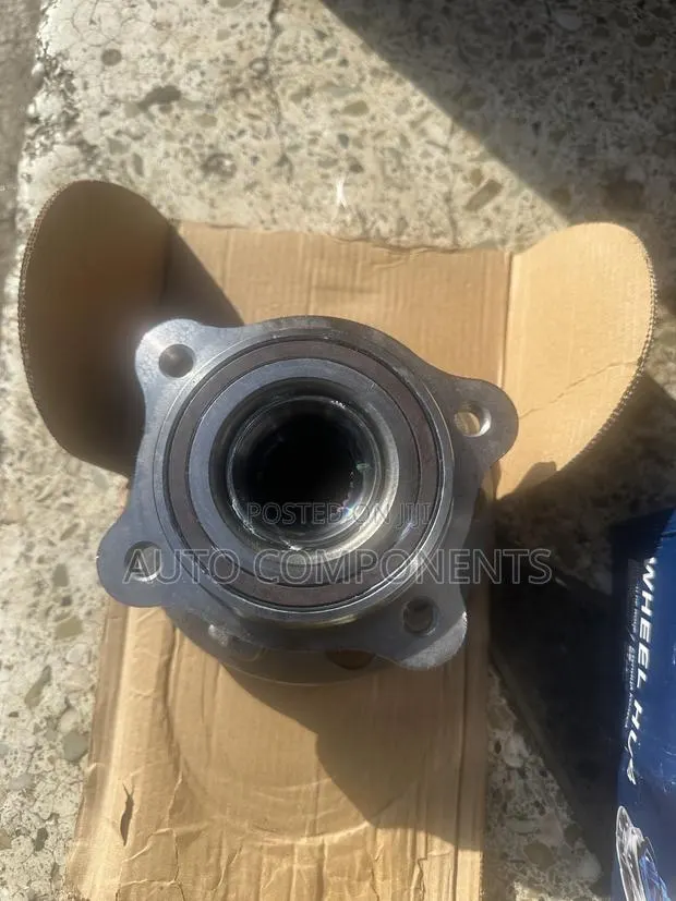 Mercedes Benz S-Class (W222) Front Wheel Hub · Photo 1