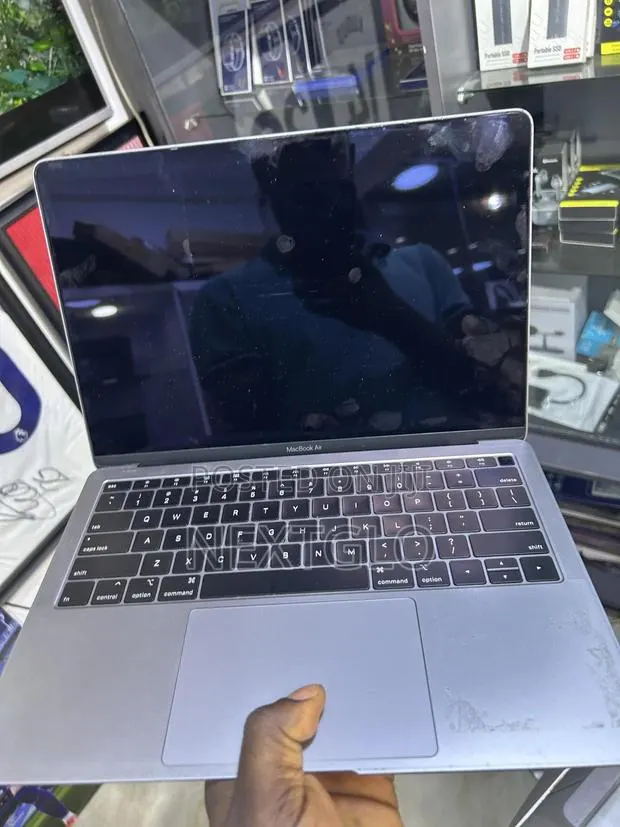 Macbook Icloud Screen Available · Photo 1