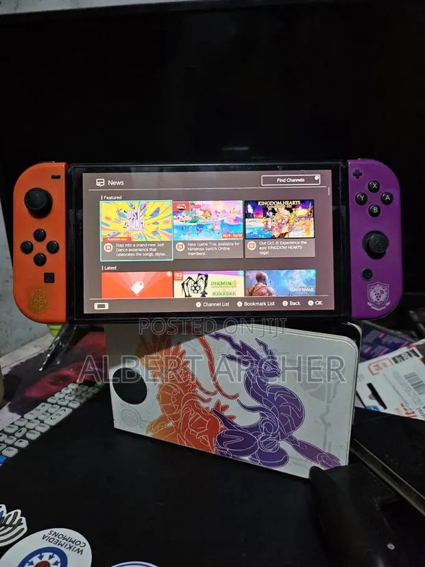 Nintendo Switch Oled Pokemon Scarlet and Violet Edition · Photo 1