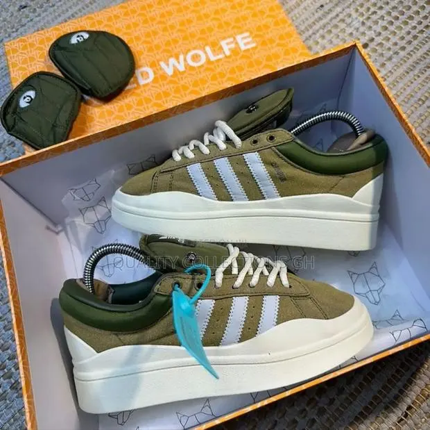 Bad Bunny Sneaker · Photo 1
