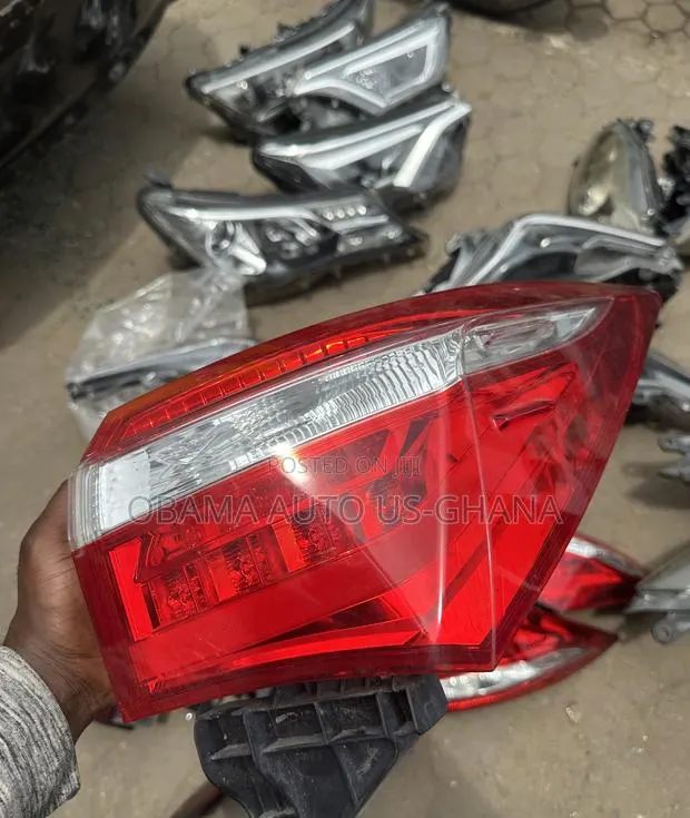 Toyota Corolla Taillight 2014 2015 2016 2017 Japan Version Tail Light · Photo 1