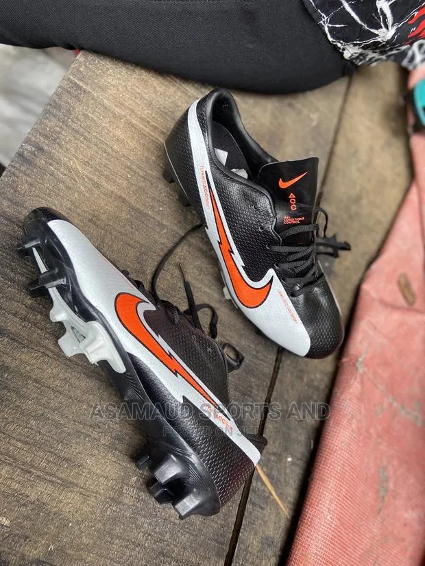 Football Boot at Cool Price · Photo 1