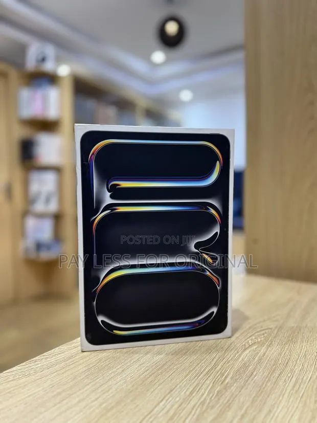 Apple iPad Pro 11 (2024) 128 GB Gray · Photo 1