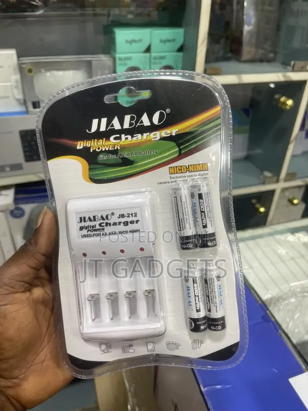 JIABAO JB-212 Digital Battery Charger + 4 Batteries · Photo 1