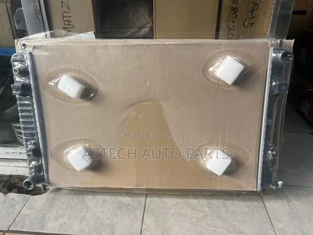 Chevrolet Equinox 2011 2012 2013 2014 2015 2016 Radiator Water Tank · Photo 1