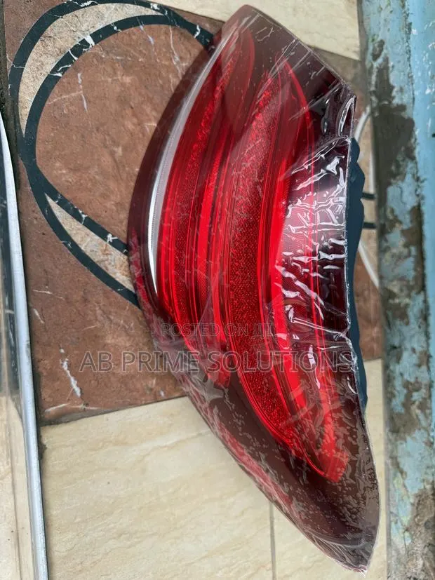 Original Mercedes Benz C300 Taillights · Photo 1