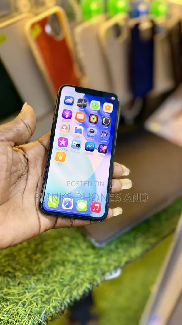 Apple iPhone 11 Pro 64 GB Green · Photo 1
