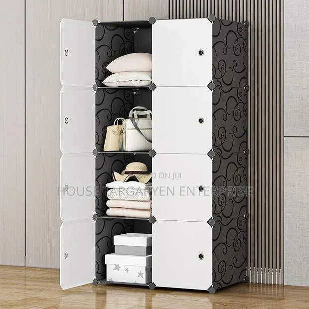 8 Cubes Plastic Wardrobe · Photo 1