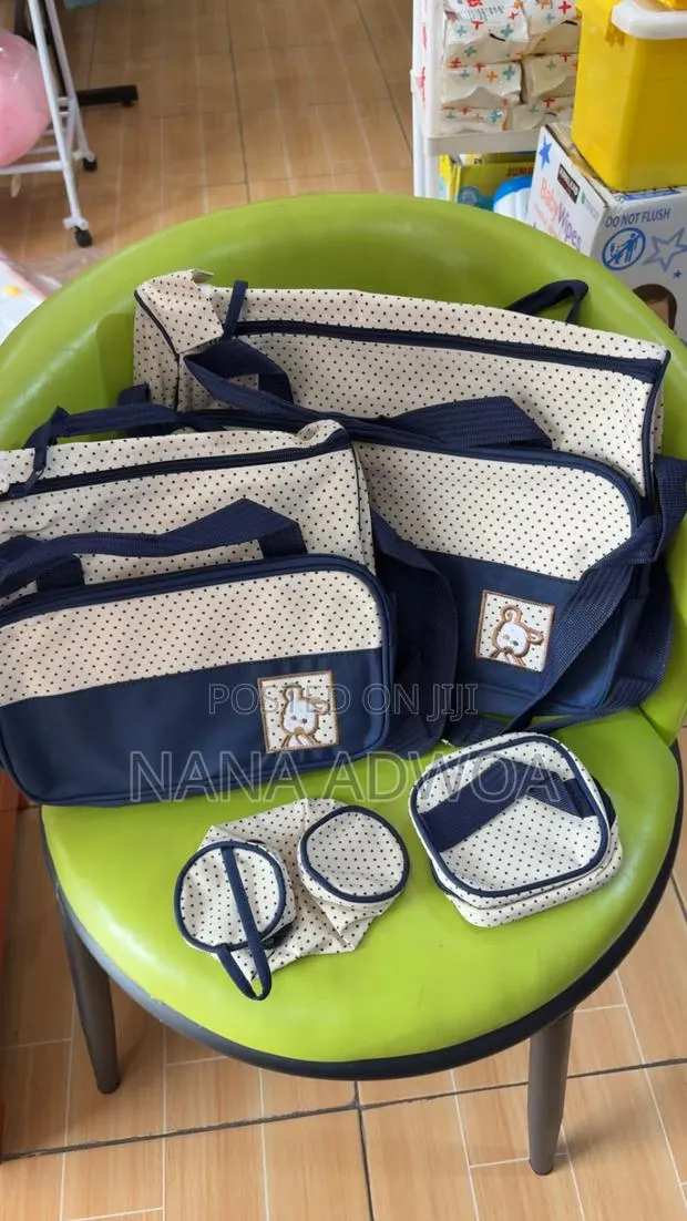 5 Piece Diaper Bag · Photo 1