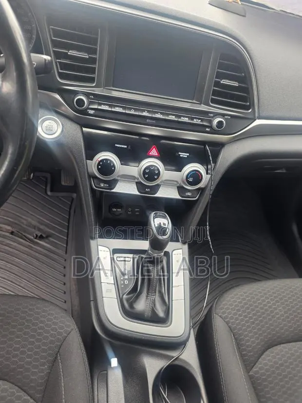 Hyundai Elantra 2020 Red · Photo 1