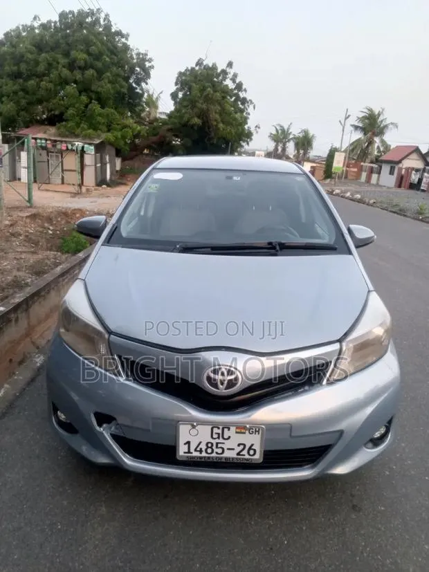 Toyota Vitz 1.5 FWD 5dr 2012 Blue · Photo 1