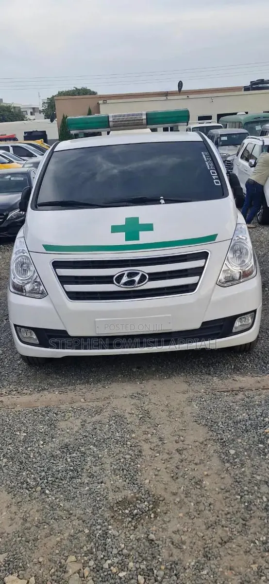 Hyundai Starex 2018 White · Photo 1