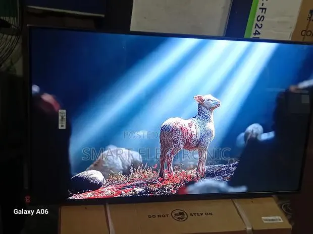 Samsung 43” Led Smart Tv With Vibrant Picture Quality · Photo 1