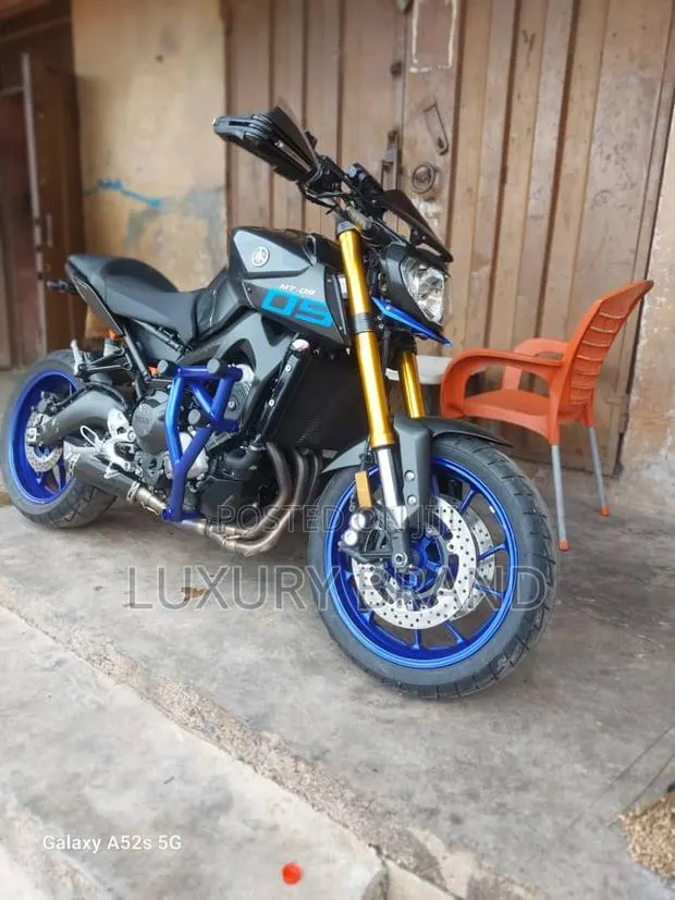 Yamaha 2018 Blue · Photo 1