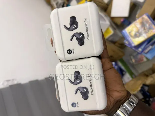 Beats - Powerbeats Fit Noise Cancellation · Photo 1