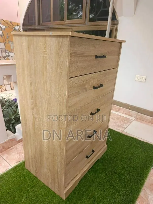 5 Drawer Chest Unit · Photo 1