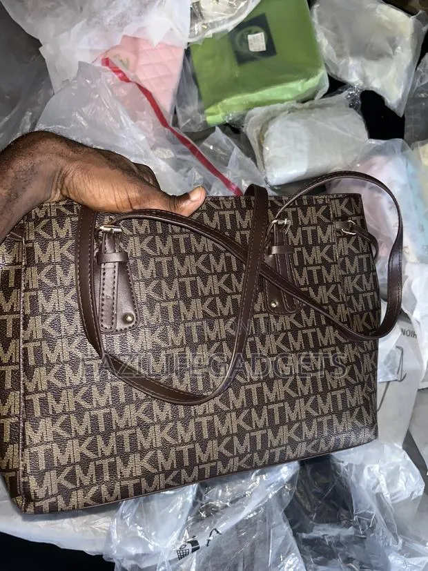 Brown Tote Handbag · Photo 3