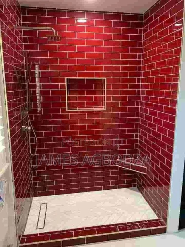 Only Master Hand in Tiling. · Photo 1