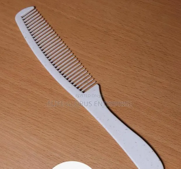 Plastic Hair Combs | Hotel & Hospitality Use · Photo 1