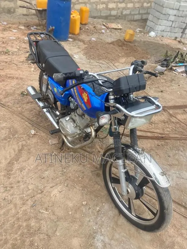 Royal Motorcycle 2021 Blue · Photo 1