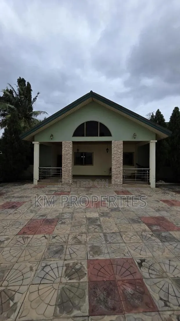 4bdrm Bungalow in Dzorwulu for rent · Photo 1