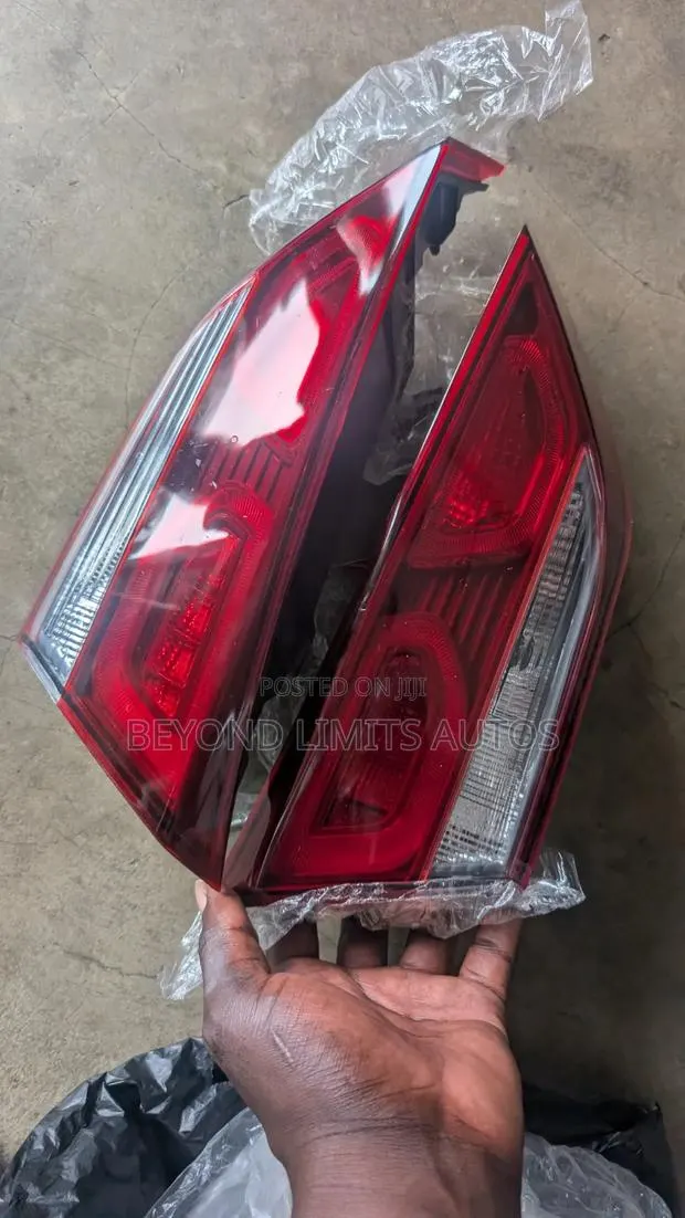 Hyundai Elantra 2018,2018 Boot LED Pair · Photo 1