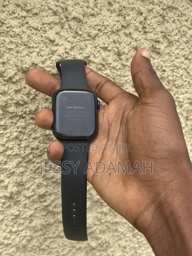 Apple Watch Series 8 · Photo 1