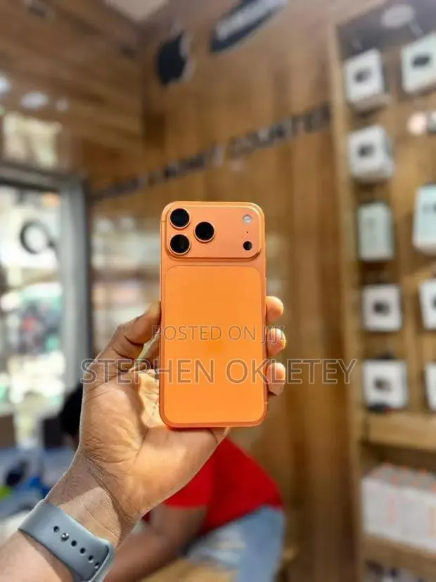 Apple iPhone 17 Pro 256 GB Orange · Photo 1