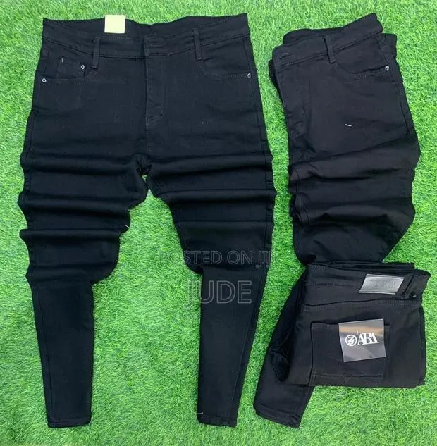 Black Skinny Jeans · Photo 1