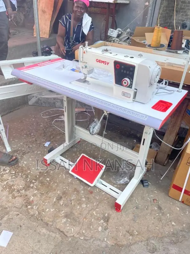 Fully Automatic Industrial Sewing Machine · Photo 1