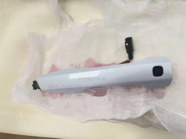 Mitsubishi Outlander 2022 2023 Drivers Side Door Handle · Photo 1