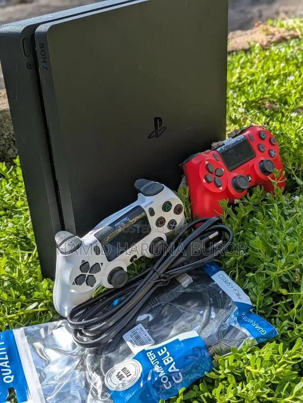 PS4 Slim Jailbreak With Fc27 and 8 Games ( With Two Controllers )