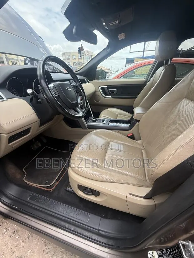 Land Rover Discovery 2016 Brown · Photo 1