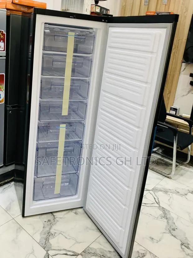 Just Shop Pearl Puf-370-1a Upright Standing Freezer · Photo 1