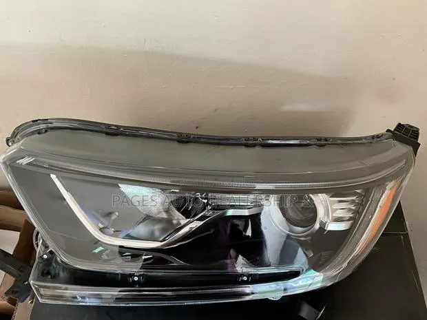2018, 2019, 2020, 2021 Honda CRv Headlights · Photo 1