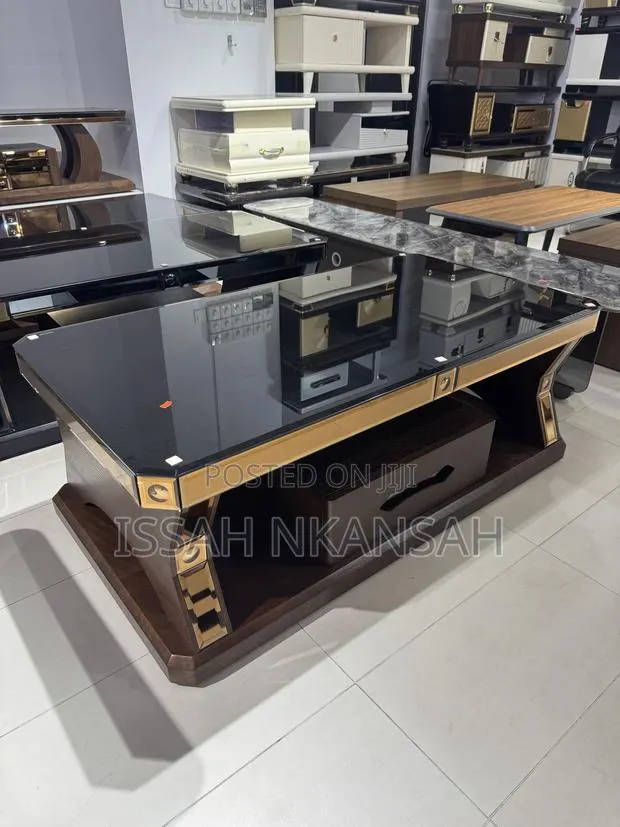 Executive Center Table · Photo 1
