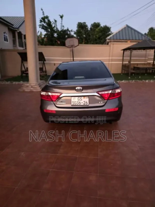 Toyota Camry LE 4dr Sedan (2.5L 4cyl 6A) 2016 Black · Photo 3