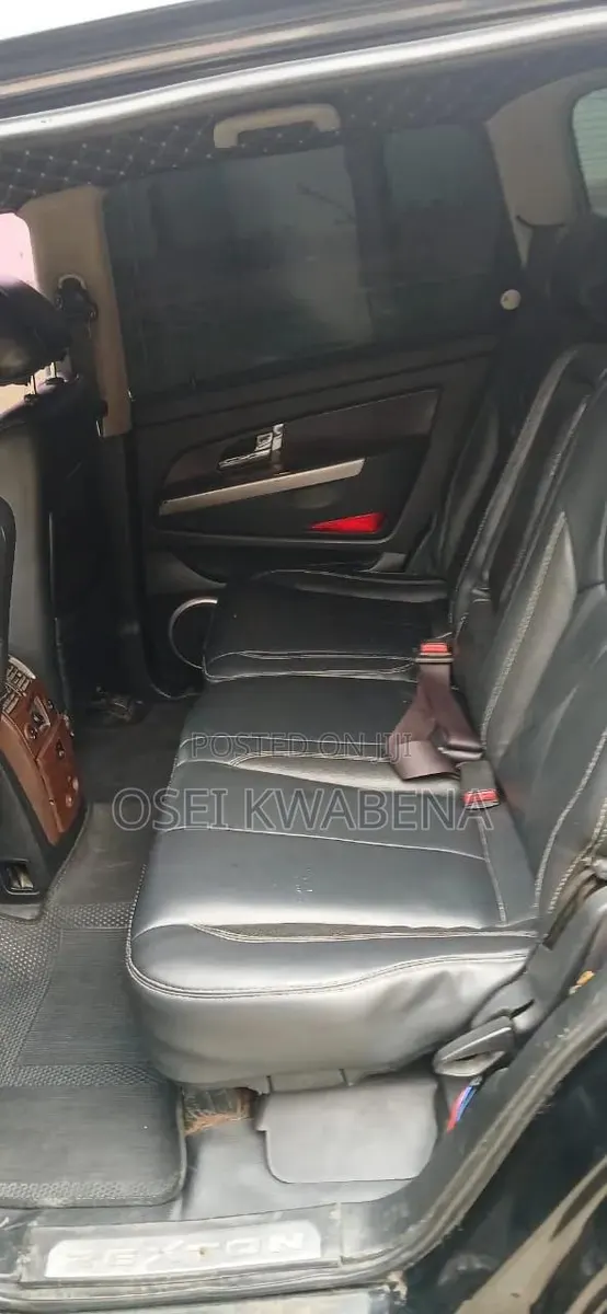 SsangYong Rexton 2010 Black · Photo 1
