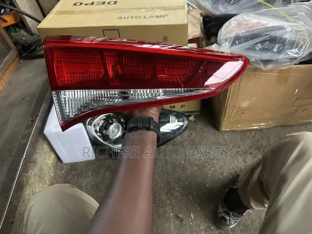 Hyundai Tucson 2016 2017 2018 Bootlight PAIR · Photo 1