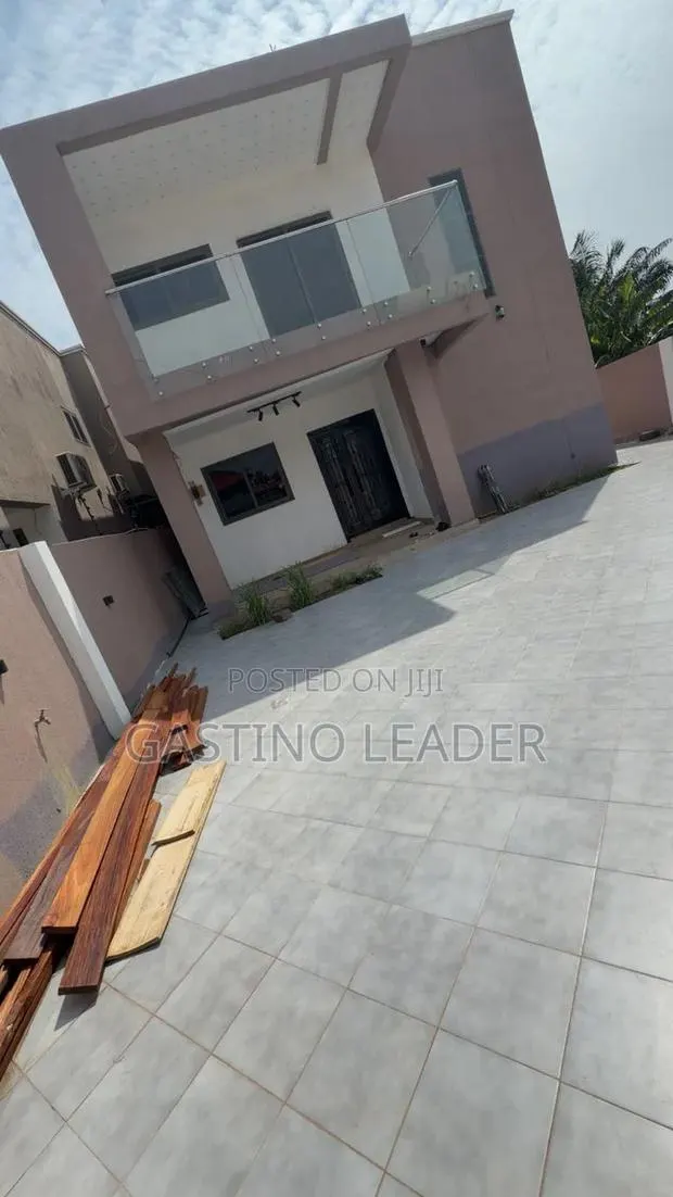 5bdrm House in Ashongman Estate, Police Station for sale · Photo 1
