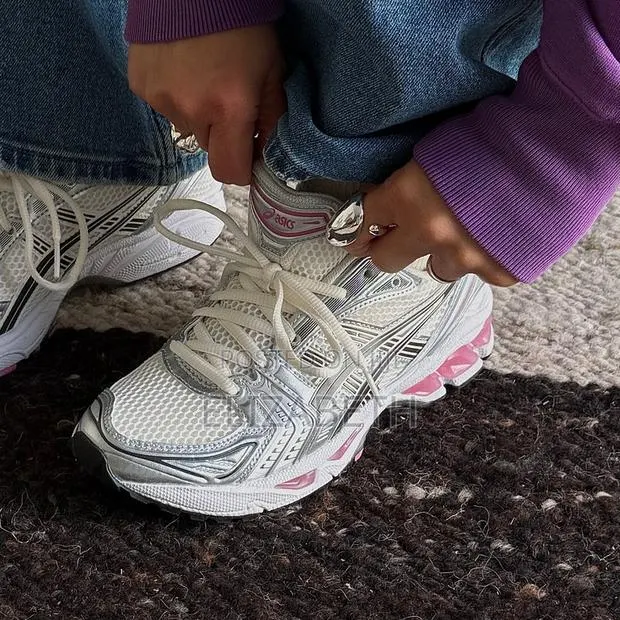 ASICS Gel-Kayano 14 · Photo 1