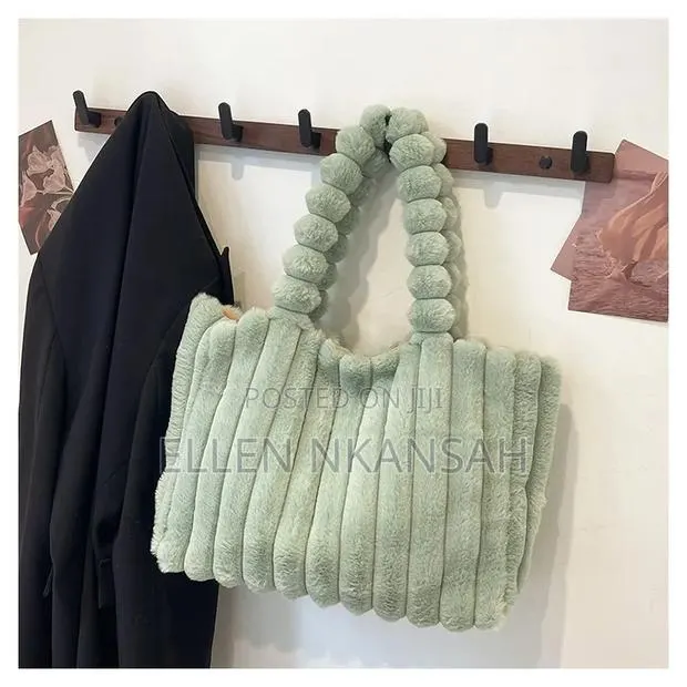 Fluffy Tote Bag · Photo 1