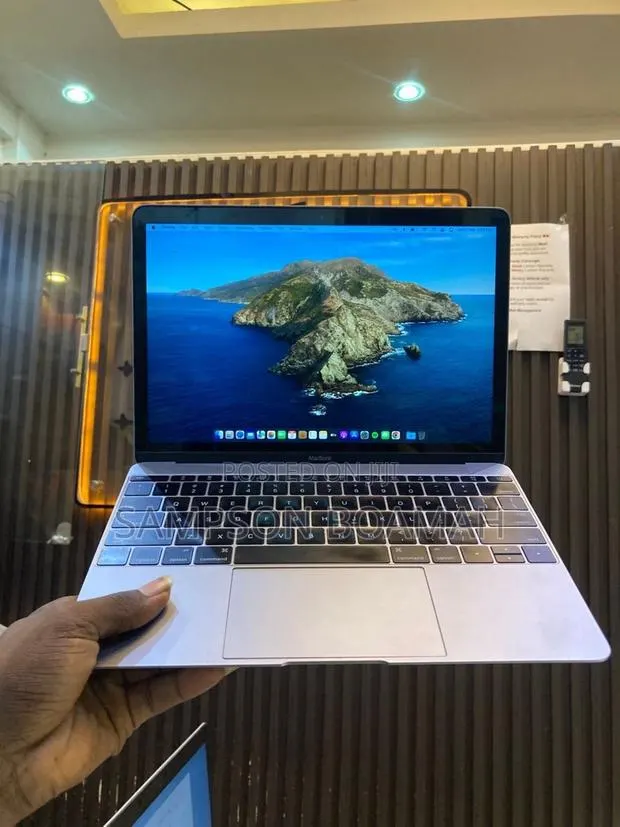 New Laptop Apple MacBook Air 2016 8GB Intel Core M3 SSD 256GB · Photo 1