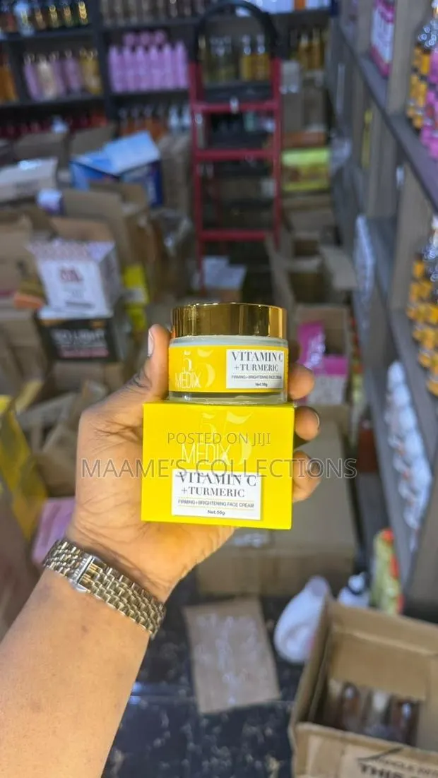 Medix 5.5 Vitamin C + Turmeric Firming Brightening Face Cream · Photo 1